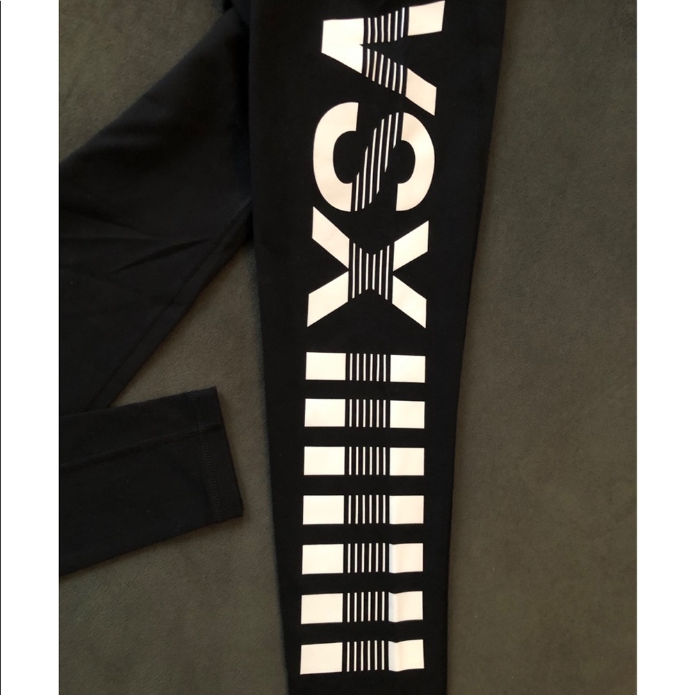 Victoria’s Secret sport knockout leggings